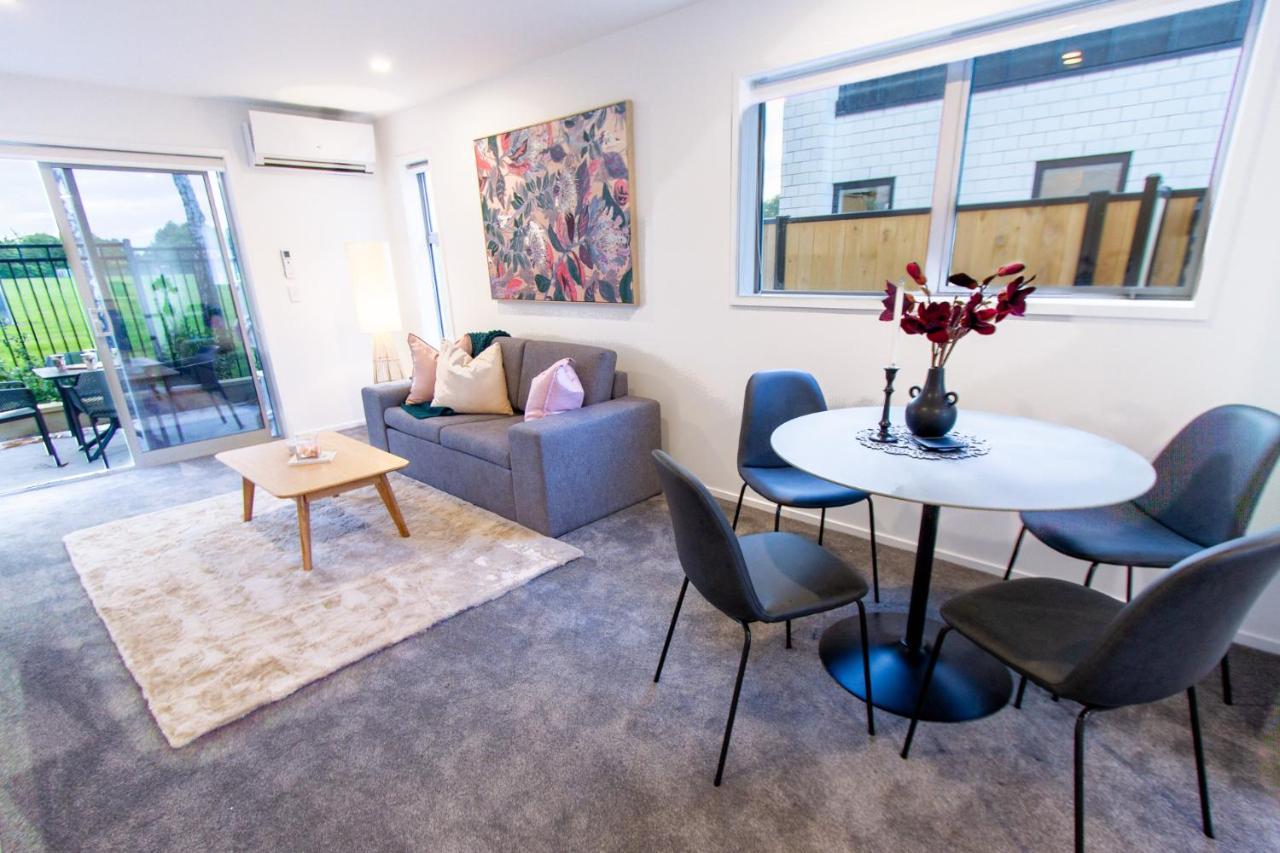 2 Bedrooms Overlooking Park - Exquisite Views